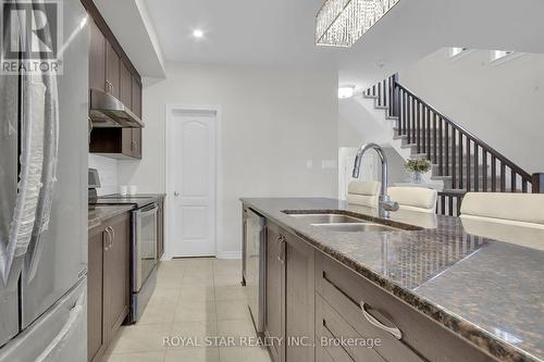 88 Eric Maloney Way, Ottawa, ON - Indoor Photo Showing Kitchen With Double Sink With Upgraded Kitchen