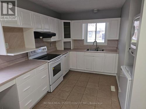 Upper - 17 Renny Crescent, London, ON - Indoor Photo Showing Kitchen With Double Sink