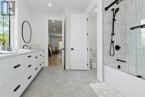 14 St Georges Court, Huntsville, ON - Indoor Photo Showing Bathroom