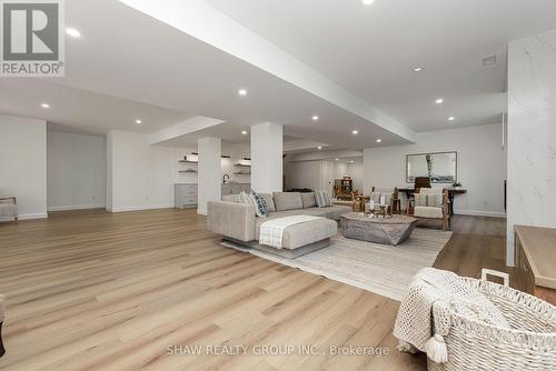 14 St Georges Court, Huntsville, ON - Indoor Photo Showing Living Room