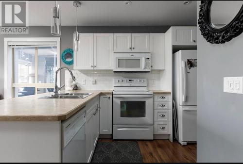 6822 Madrid Way Unit# 310, Kelowna, BC - Indoor Photo Showing Kitchen With Double Sink