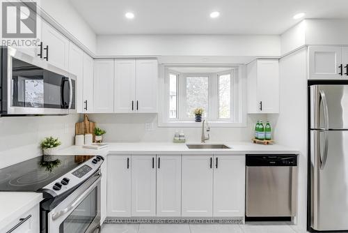 837 Hillcrest Road, Pickering, ON - Indoor Photo Showing Kitchen