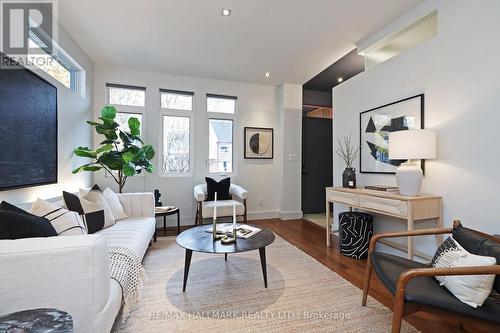 265 Hastings Avenue, Toronto, ON - Indoor Photo Showing Living Room