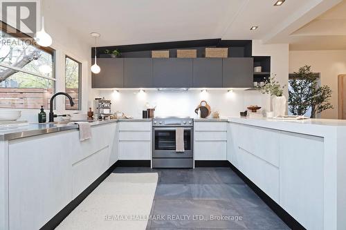 265 Hastings Avenue, Toronto, ON - Indoor Photo Showing Kitchen With Upgraded Kitchen