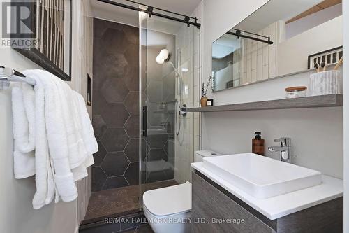 265 Hastings Avenue, Toronto, ON - Indoor Photo Showing Bathroom