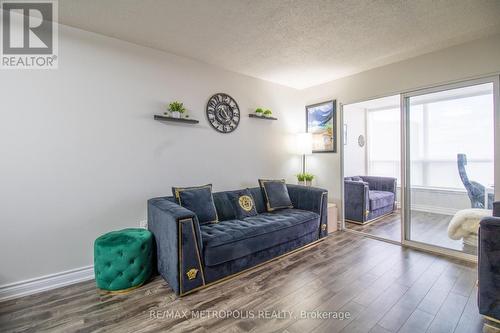 801 - 430 Mclevin Avenue, Toronto, ON - Indoor Photo Showing Living Room