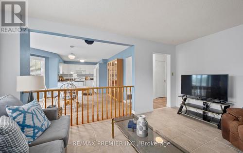 1086 Shoal Point Road S, Ajax, ON - Indoor Photo Showing Living Room