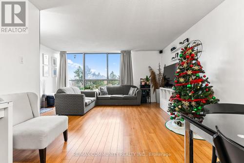 713 - 10 Martha Eaton Way, Toronto, ON - Indoor Photo Showing Living Room