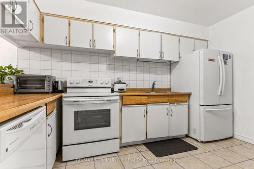 713 - 10 Martha Eaton Way, Toronto, ON - Indoor Photo Showing Kitchen