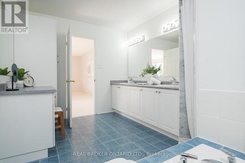 1142 Deacon Drive, Milton, ON - Indoor Photo Showing Bathroom