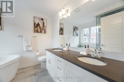 1375 Shevchenko Boulevard, Oakville, ON - Indoor Photo Showing Bathroom