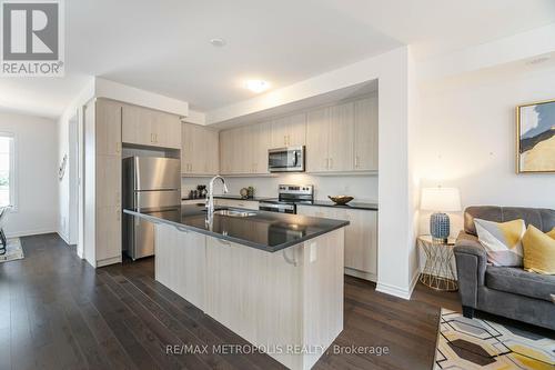 1375 Shevchenko Boulevard, Oakville, ON - Indoor Photo Showing Kitchen With Stainless Steel Kitchen With Double Sink With Upgraded Kitchen