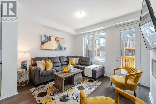 1375 Shevchenko Boulevard, Oakville, ON - Indoor Photo Showing Living Room