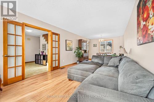 530 Canterbury Crescent, Kingston (City Southwest), ON - Indoor Photo Showing Living Room