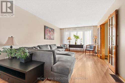 530 Canterbury Crescent, Kingston (City Southwest), ON - Indoor Photo Showing Living Room