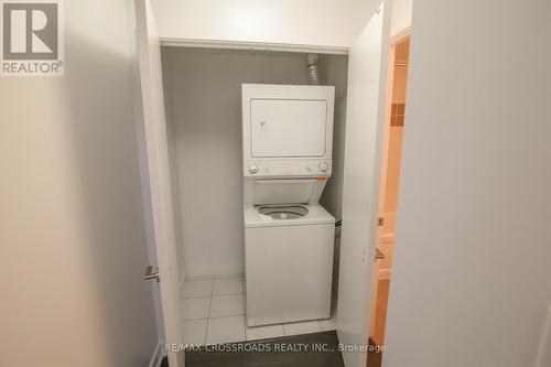 3205 - 33 Bay Street, Toronto, ON - Indoor Photo Showing Laundry Room