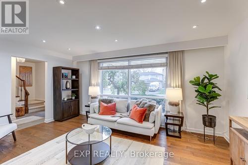 590 Stonebridge Lane, Pickering, ON - Indoor Photo Showing Living Room