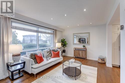 590 Stonebridge Lane, Pickering, ON - Indoor Photo Showing Living Room