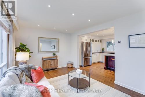 590 Stonebridge Lane, Pickering, ON - Indoor Photo Showing Living Room