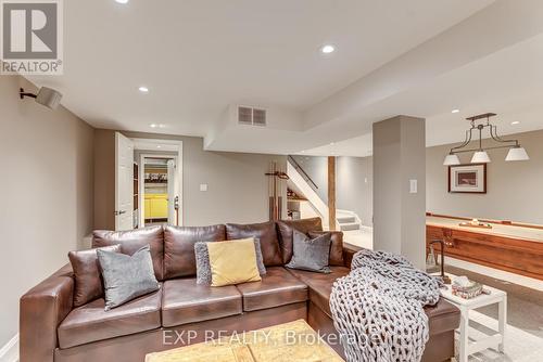 590 Stonebridge Lane, Pickering, ON - Indoor Photo Showing Living Room