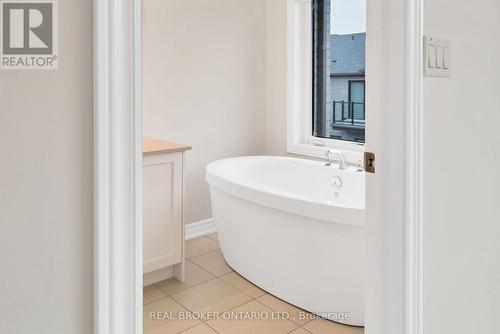 7 Steamboat Way, Whitby, ON - Indoor Photo Showing Bathroom