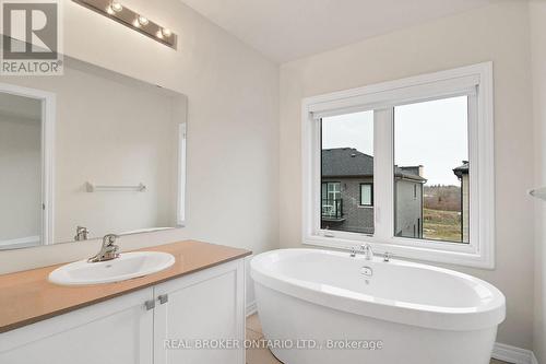 7 Steamboat Way, Whitby, ON - Indoor Photo Showing Bathroom