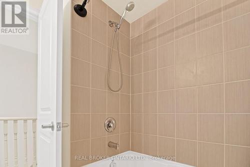 7 Steamboat Way, Whitby, ON - Indoor Photo Showing Bathroom