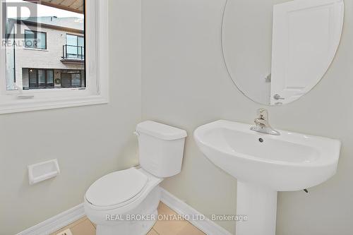 7 Steamboat Way, Whitby, ON - Indoor Photo Showing Bathroom