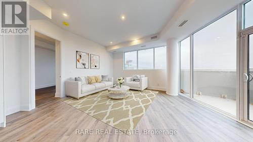 601 - 1316 Kingston Road, Toronto, ON - Indoor