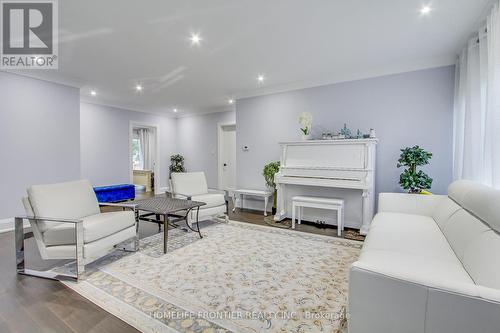 177 Hedge Road, Georgina, ON - Indoor Photo Showing Living Room