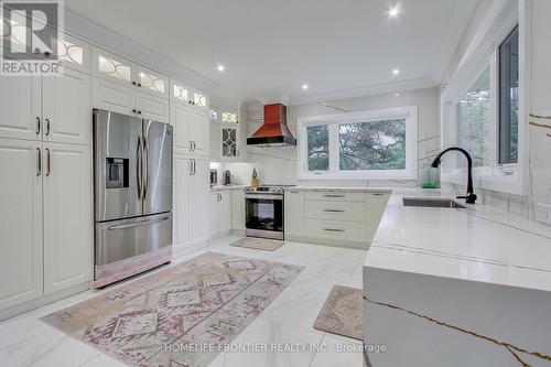 177 Hedge Road, Georgina, ON - Indoor Photo Showing Kitchen With Upgraded Kitchen