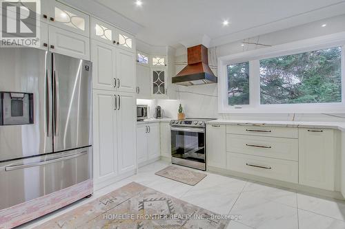 177 Hedge Road, Georgina, ON - Indoor Photo Showing Kitchen With Upgraded Kitchen