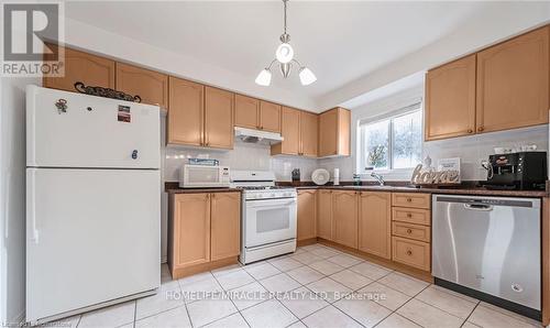 5160 Boardwalk Drive, Mississauga, ON - Indoor Photo Showing Kitchen