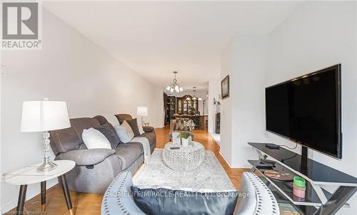 5160 Boardwalk Drive, Mississauga, ON - Indoor Photo Showing Living Room