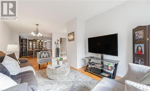 5160 Boardwalk Drive, Mississauga, ON - Indoor Photo Showing Living Room