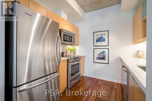 740 - 333 Adelaide Street E, Toronto, ON - Indoor Photo Showing Kitchen With Upgraded Kitchen