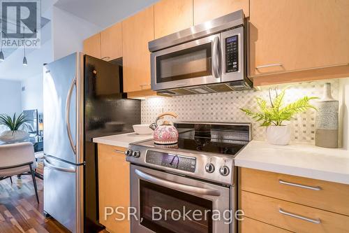 740 - 333 Adelaide Street E, Toronto, ON - Indoor Photo Showing Kitchen