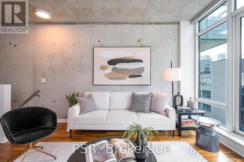 740 - 333 Adelaide Street E, Toronto, ON - Indoor Photo Showing Living Room