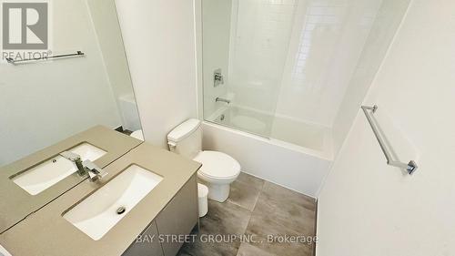 722 - 2485 Taunton Road, Oakville, ON - Indoor Photo Showing Bathroom