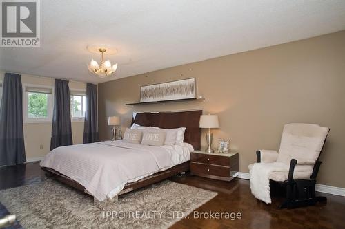 487 Cullen Avenue, Mississauga, ON - Indoor Photo Showing Bedroom