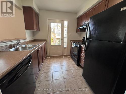 829 Fowles Court, Milton, ON - Indoor Photo Showing Kitchen With Double Sink