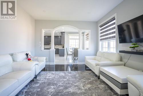 73 Pathway Drive, Brampton, ON - Indoor Photo Showing Living Room