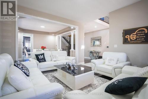 73 Pathway Drive, Brampton, ON - Indoor Photo Showing Living Room