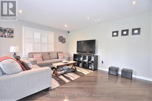 263 Prosser Circle, Milton, ON - Indoor Photo Showing Living Room