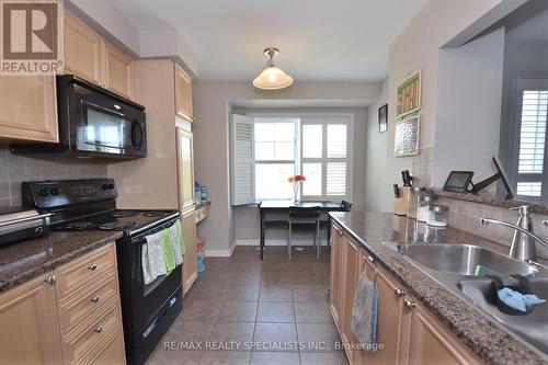 263 Prosser Circle, Milton, ON - Indoor Photo Showing Kitchen With Double Sink