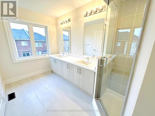 97 Kenneth Rogers Crescent, East Gwillimbury, ON - Indoor Photo Showing Bathroom