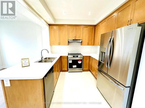 97 Kenneth Rogers Crescent, East Gwillimbury, ON - Indoor Photo Showing Kitchen With Double Sink