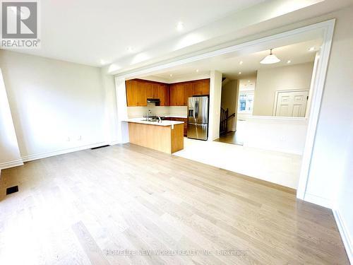 97 Kenneth Rogers Crescent, East Gwillimbury, ON - Indoor Photo Showing Kitchen