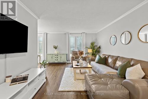 38 Brett Court, Hamilton, ON - Indoor Photo Showing Living Room