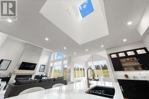 25 Franklin Crescent, Whitby, ON - Indoor Photo Showing Kitchen With Double Sink